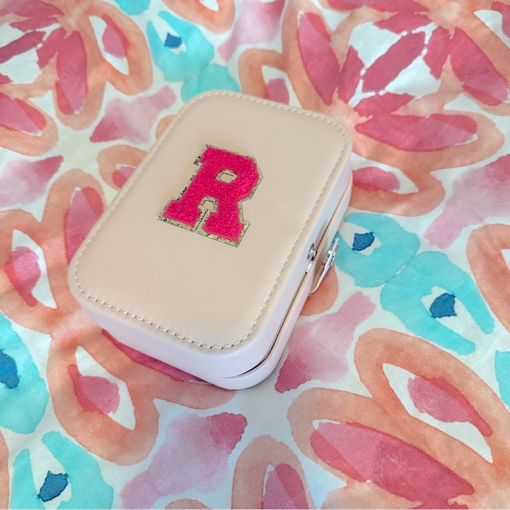 NWOT Letter R jewelry travel case